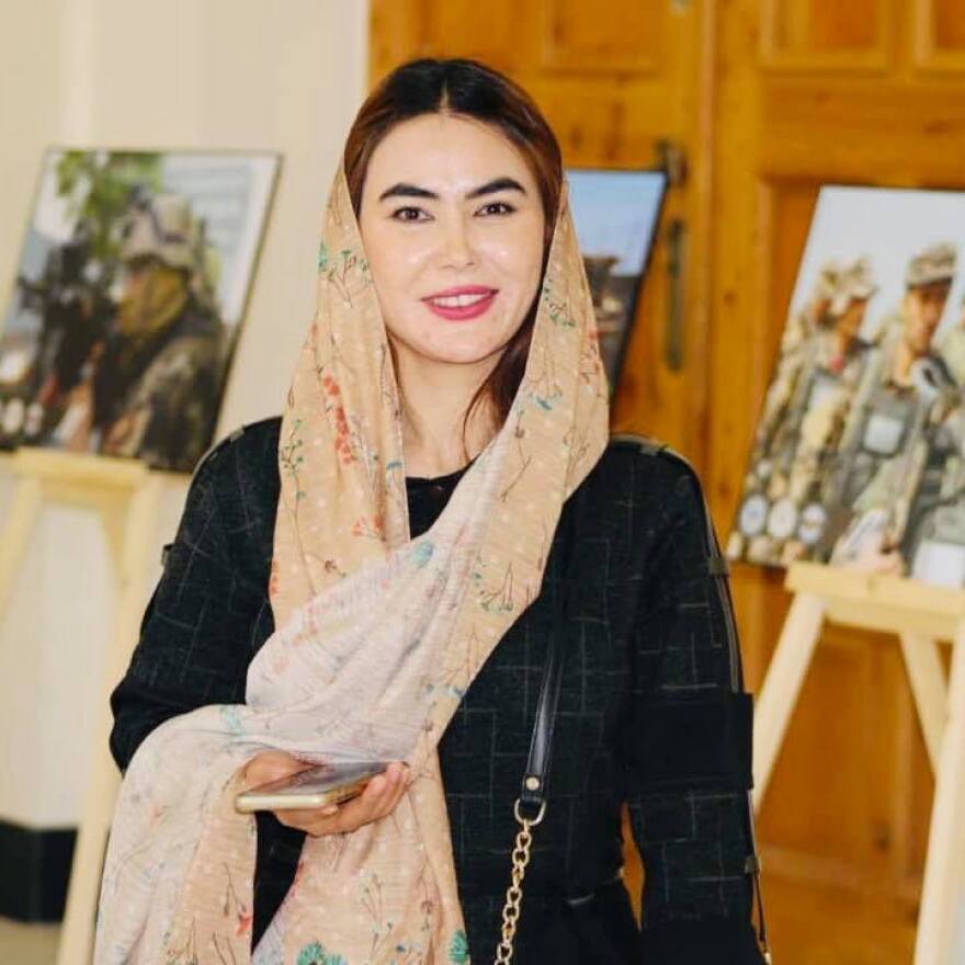 Γκουλαφρόζ Εμπτεκάρ: Το σύμβολο χειραφέτησης των γυναικών στο Αφγανιστάν μιλά για τις θηριωδίες των Ταλιμπάν 