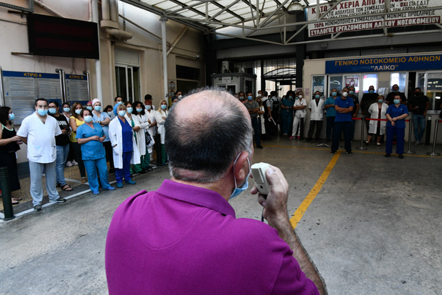 Αναστολή εργασίας για ανεμβολίαστους υγειονομικούς: Η καμπάνα χτυπά για 10.000 εργαζόμενους 
