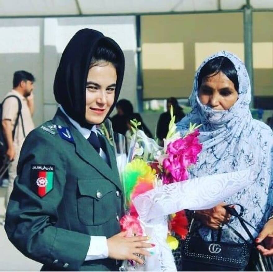 Γκουλαφρόζ Εμπτεκάρ: Το σύμβολο χειραφέτησης των γυναικών στο Αφγανιστάν μιλά για τις θηριωδίες των Ταλιμπάν 