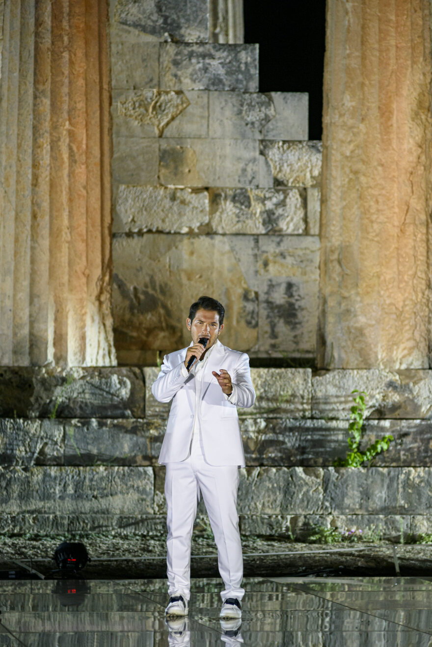 Γιώργος Περρής στο protothema.gr: Με ένα τραγούδι ο άνθρωπος μπορεί να κρατήσει την ψυχή του όρθια