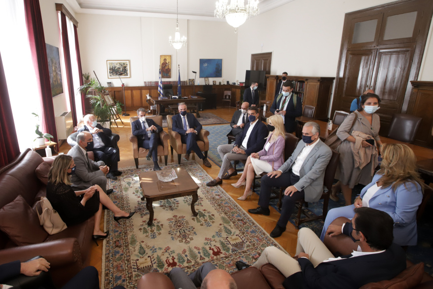 Μητσοτάκης από Θεσσαλονίκη: «Όλα υπό έλεγχο» στα νοσοκομεία με τους ανεμβολίαστους υγειονομικούς