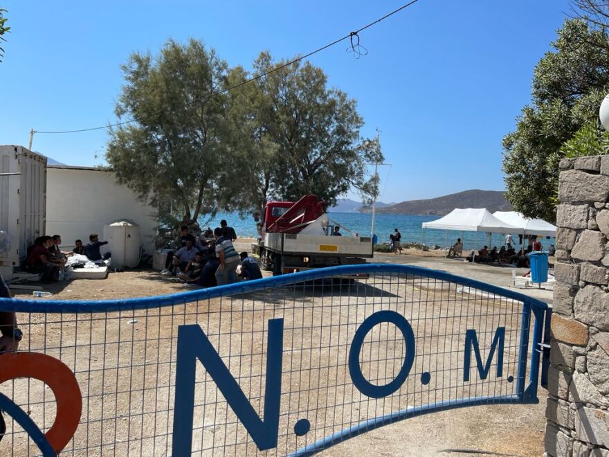 Μήλος: 124 μετανάστες εντόπισε το Λιμενικό - Φιλοξενούνται στον ναυτικό όμιλο