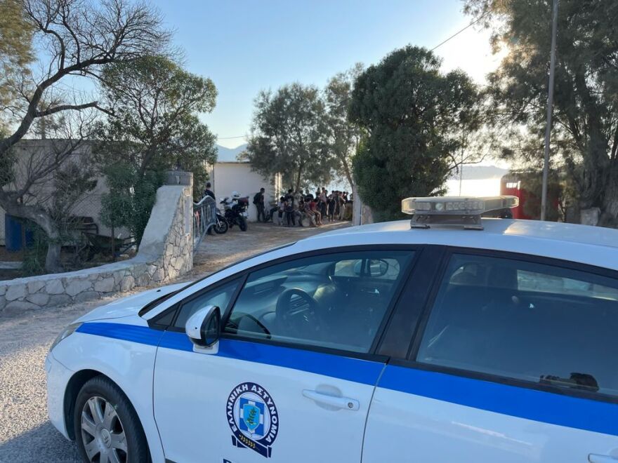 Μήλος: 124 μετανάστες εντόπισε το Λιμενικό - Φιλοξενούνται στον ναυτικό όμιλο