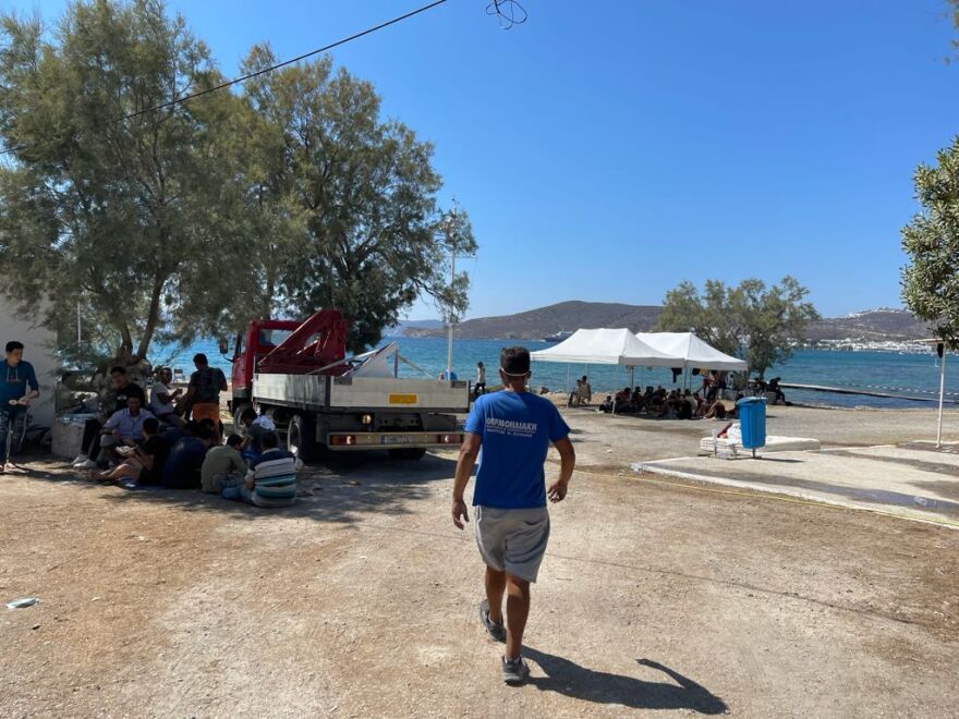 Μήλος: 124 μετανάστες εντόπισε το Λιμενικό - Φιλοξενούνται στον ναυτικό όμιλο