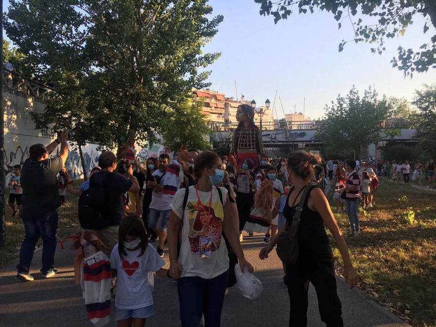 «Μάχη» για την Αμάλ: Καταδικάζει ο δήμος Λάρισας τα επεισόδια - «Γιατί τόσο μίσος για μια κούκλα;»