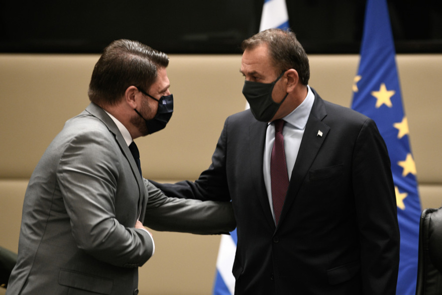 Παράδοση από Στεφανή σε Χαρδαλιά: Οι αγκαλιές, τα θερμά λόγια και ο Άλκης Jr    