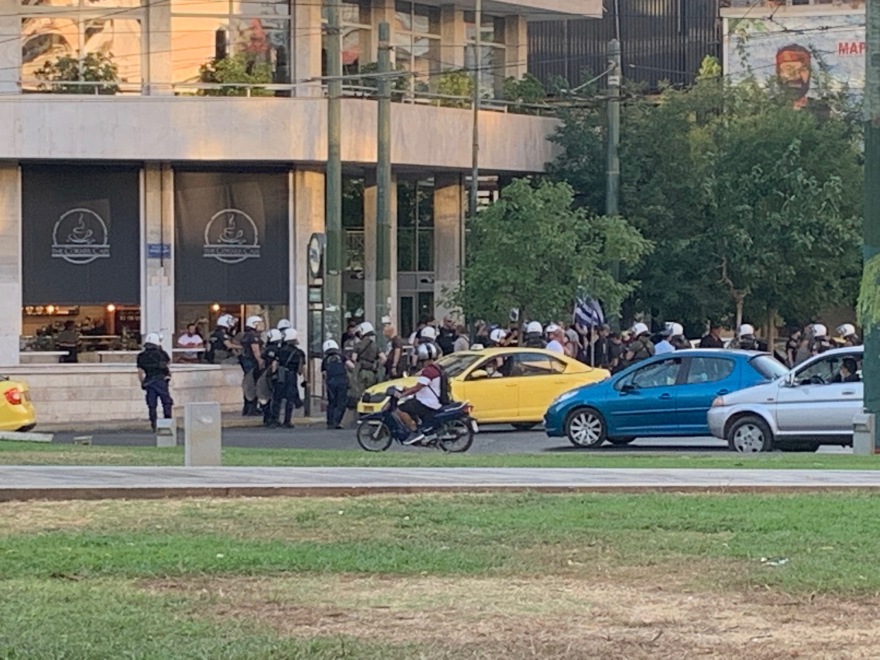 Μικρή Αμάλ: Επεισόδια στο Μεταξουργείο - Συγκεντρώθηκαν ομάδες ακροδεξιών και αντιεξουσιαστών 