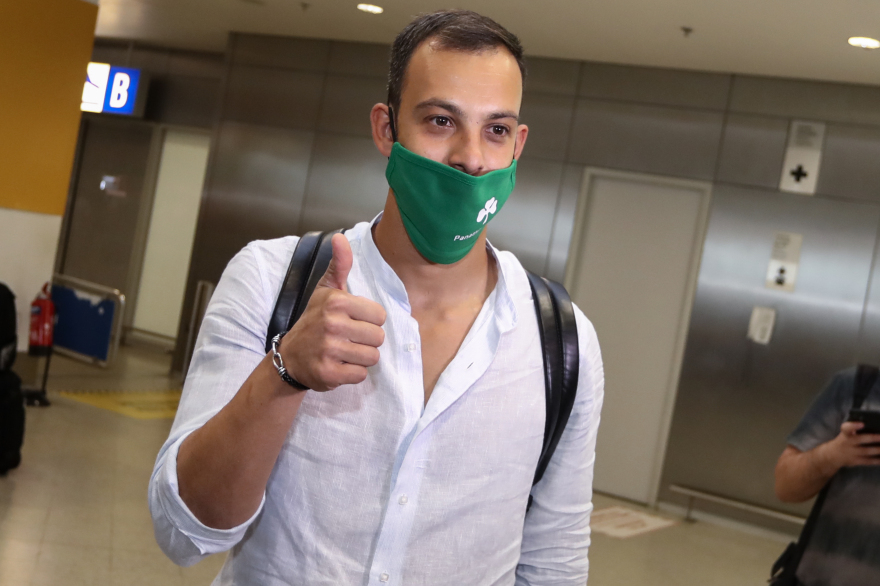 Μπρινιόλι για Παναθηναϊκό: «Χαρούμενος που είμαι εδώ, μίλησα με Μακέντα και Ρούμπεν Πέρεθ»