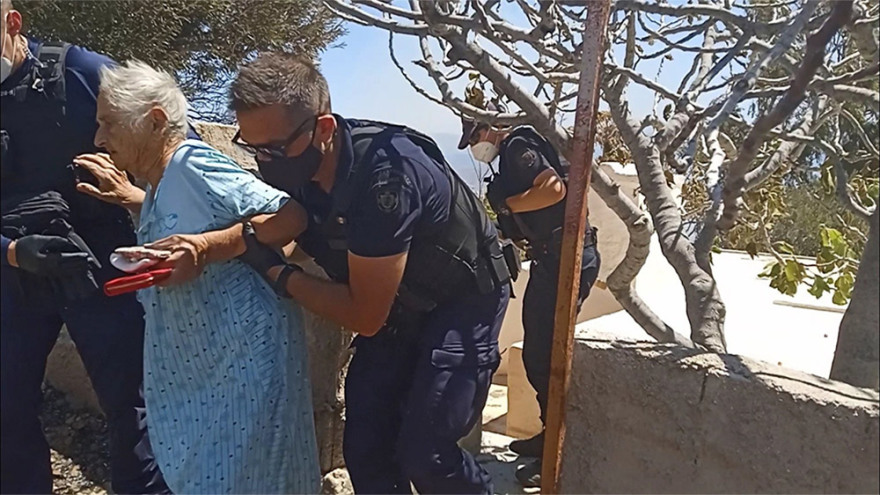 Έγκλημα στο Μαρκάτι Κερατέας: Την έσωσε η ΟΠΚΕ από τις φλόγες και τη σκότωσε ο γιος της