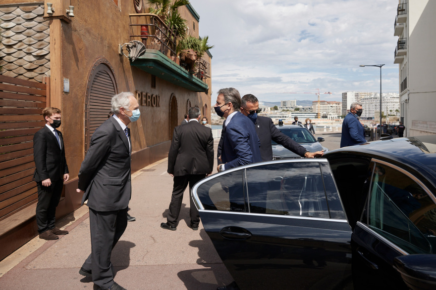 Μητσοτάκης: Γεύμα με Μακρόν και Χάρισον Φορντ για το περιβάλλον- Δείτε φωτογραφίες 