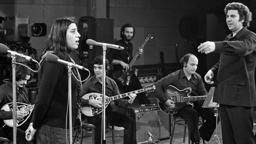 Μίκης Θεοδωράκης: Συνεργασίες που άφησαν ιστορία - Από τον Μπιθικώτση μέχρι την Edith Piaf και τους Beatles