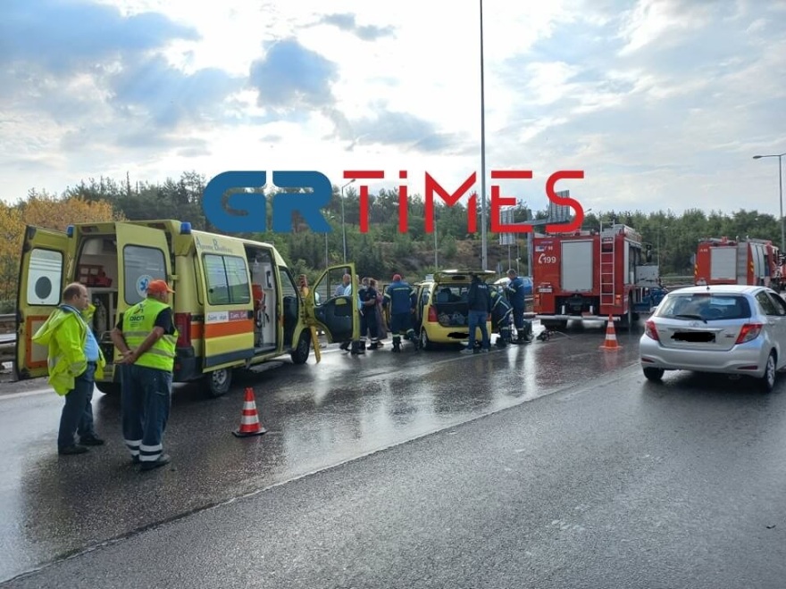 Θεσσαλονίκη: Πολλαπλά τροχαία λόγω κακοκαιρίας - Δείτε βίντεο και φωτογραφίες