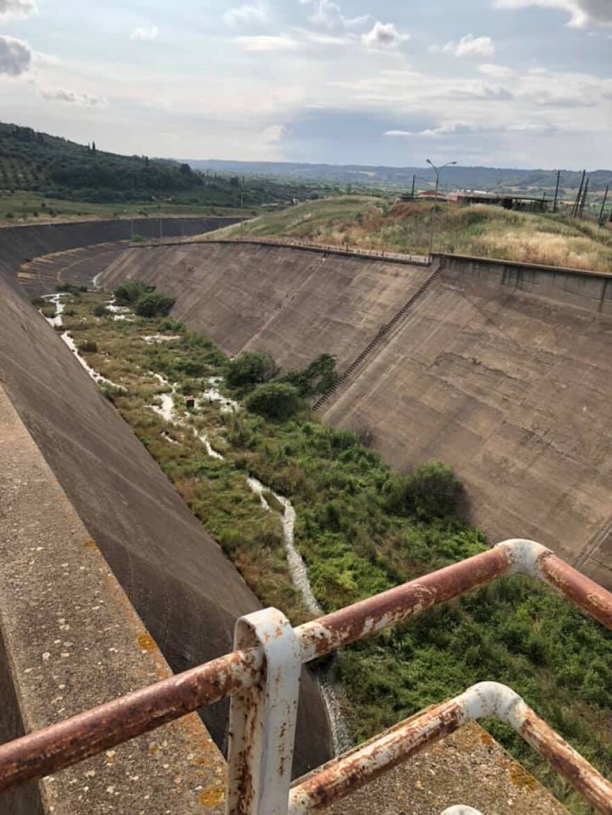 Φράγμα Πηνειού Ηλείας: Μαζικός τάφος ζώων - Εδώ και χρόνια πετούν ζωντανά ζώα για να πεθάνουν