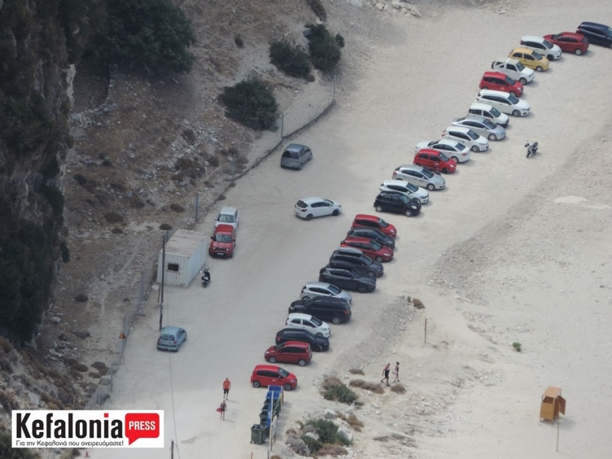 Κεφαλονιά: Οι κάτοικοι αψήφησαν το μπλόκο και πήγαν για μπάνιο στον Μύρτο