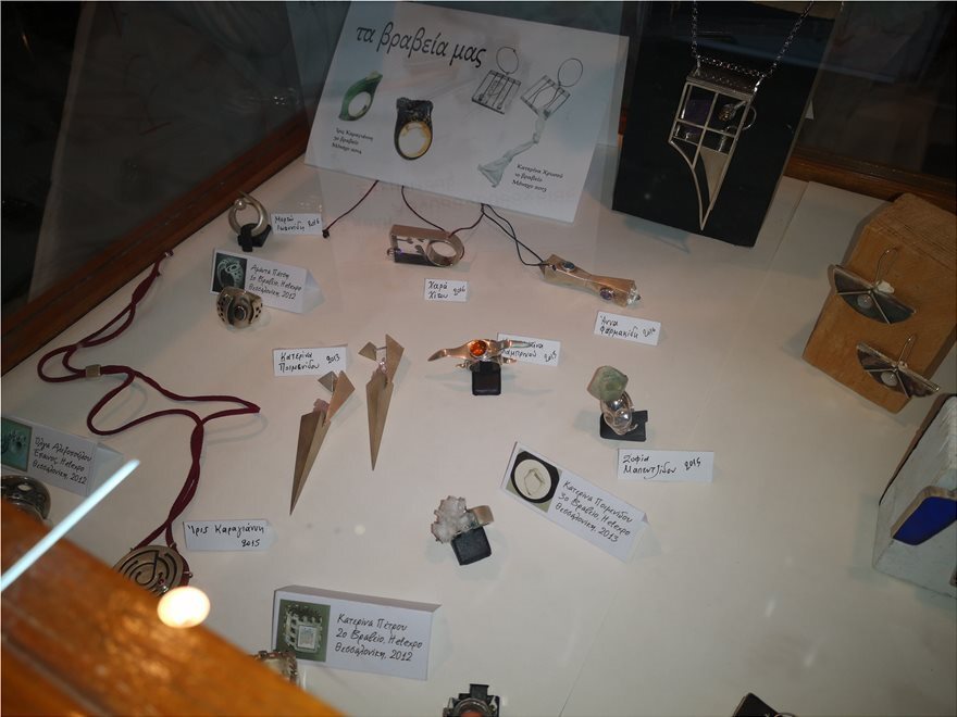 Σπουδές σχεδιασμού και κατασκευής κοσμημάτων στη Σχολή Αργυροχρυσοχοΐας Στεμνίτσας