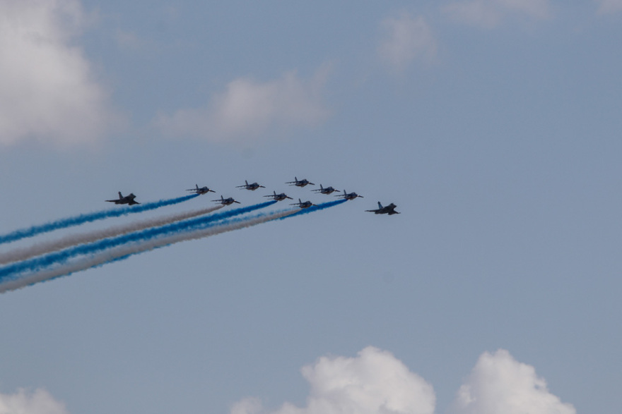 Εντυπωσιακές εικόνες: Μαχητικά Rafale σχημάτισαν την ελληνική σημαία πάνω από την Ακρόπολη  