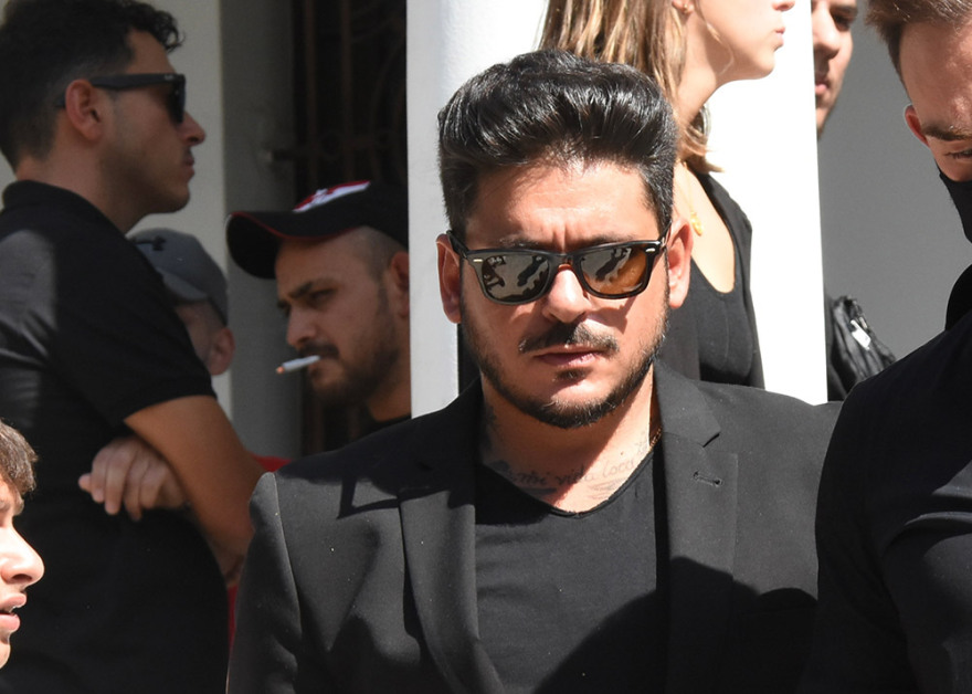 Mad Clip: Με τραγούδια και «γκαζιές» το τελευταίο αντίο στον τράπερ - Συντετριμμένοι συγγενείς και φίλοι