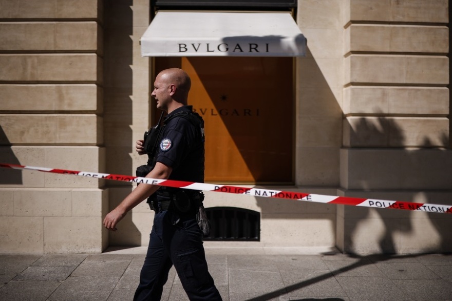 Κινηματογραφική ληστεία στο Παρίσι: Άρπαξαν από το  Bvlgari κοσμήματα € 10 εκατ. - Δείτε βίντεο και φωτογραφίες 