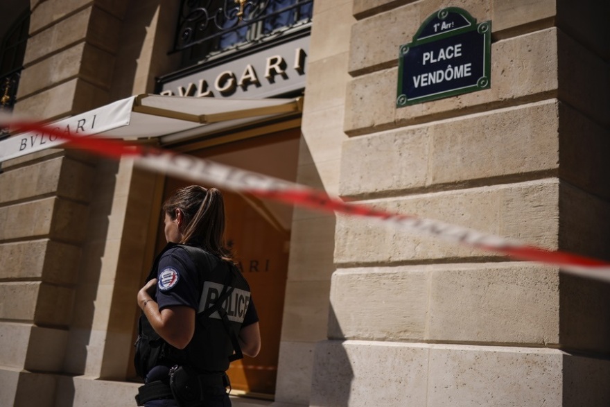 Κινηματογραφική ληστεία στο Παρίσι: Άρπαξαν από το  Bvlgari κοσμήματα € 10 εκατ. - Δείτε βίντεο και φωτογραφίες 