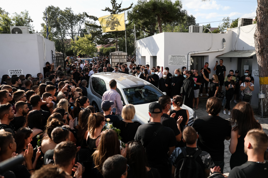 Mad Clip: Θρήνος από φίλους και θαυμαστές - «Τελευταίο αντίο» με τραγούδια και «γκαζιές» στον τράπερ