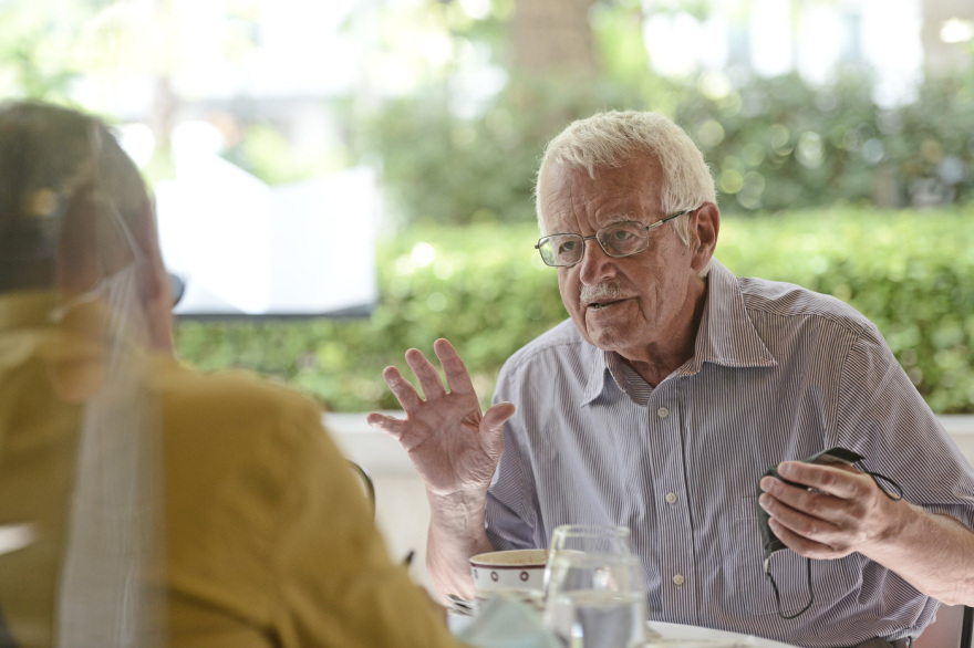 Ο Μιχάλης Δεληχάτσιος στον Δημήτρη Δανίκα: O Έλληνας καθηγητής που ξέρει πώς σβήνουν οι πυρκαγιές