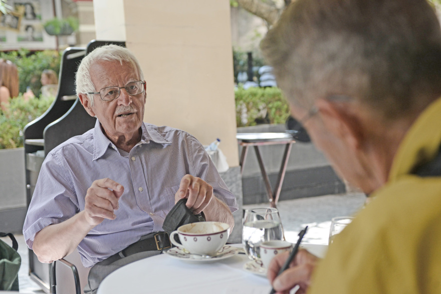 Ο Μιχάλης Δεληχάτσιος στον Δημήτρη Δανίκα: O Έλληνας καθηγητής που ξέρει πώς σβήνουν οι πυρκαγιές