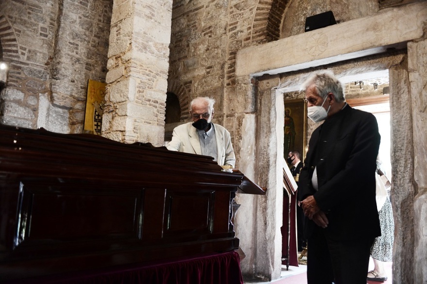 Μίκης Θεοδωράκης: Γαβράς - Βασιλικός μαζί στη Μητρόπολη - Ο αποχαιρετισμός στον συνθέτη του «Ζ»