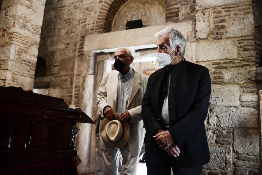 Μίκης Θεοδωράκης: Γαβράς - Βασιλικός μαζί στη Μητρόπολη - Ο αποχαιρετισμός στον συνθέτη του «Ζ»