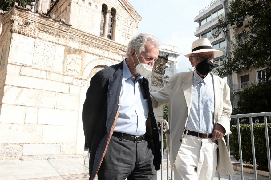 Μίκης Θεοδωράκης: Γαβράς - Βασιλικός μαζί στη Μητρόπολη - Ο αποχαιρετισμός στον συνθέτη του «Ζ»