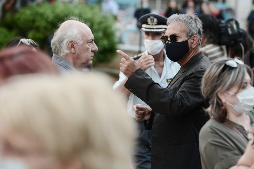 Μίκης Θεοδωράκης: Γαβράς - Βασιλικός μαζί στη Μητρόπολη - Ο αποχαιρετισμός στον συνθέτη του «Ζ»