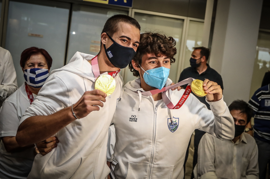 Παραολυμπιακοί Αγώνες: Θερμή υποδοχή στον «χρυσό» Νάσο Γκαβέλα - Η συγκινητική αγκαλιά με τον πατέρα του 