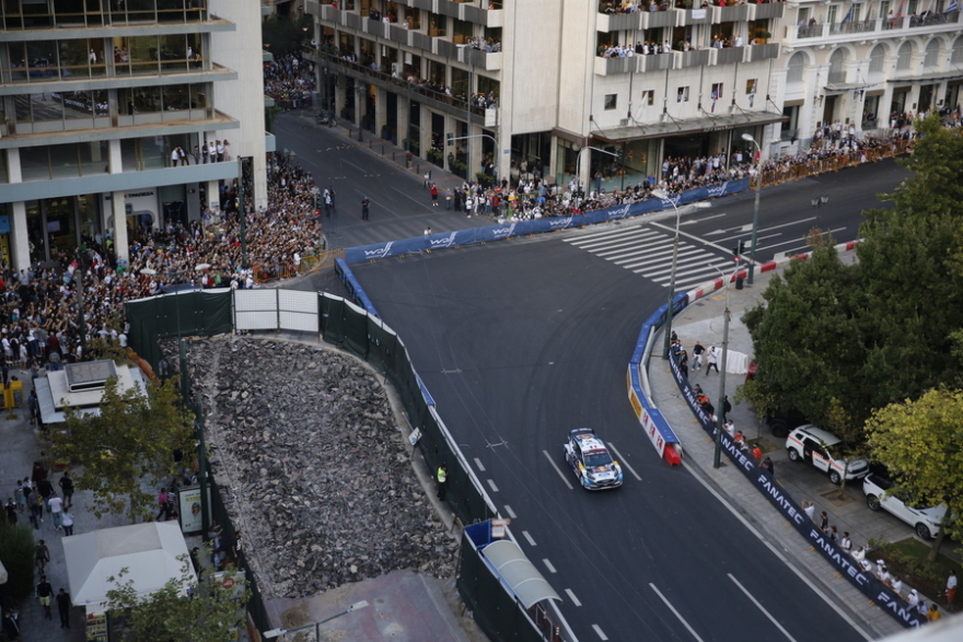 EKO Ράλι Ακρόπολις: Από αύριο η «μάχη» στα ελληνικά βουνά - Βίντεο και φωτογραφίες από την υπερειδική στο Σύνταγμα