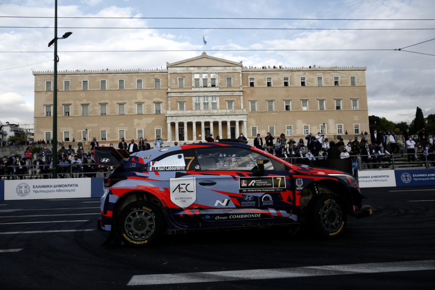 EKO Ράλι Ακρόπολις: Από αύριο η «μάχη» στα ελληνικά βουνά - Βίντεο και φωτογραφίες από την υπερειδική στο Σύνταγμα