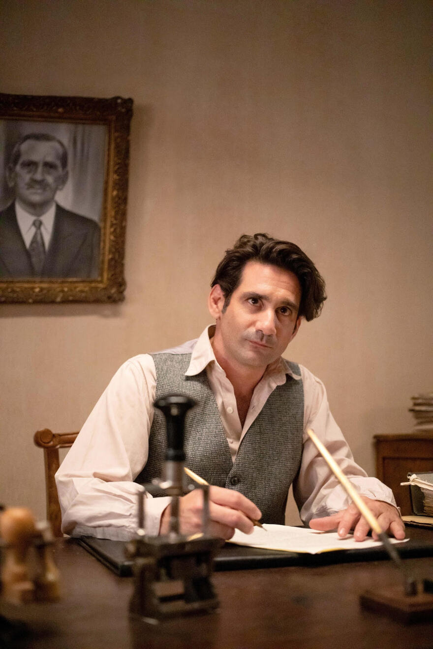 Άγριες Μέλισσες: Ο Οδυσσέας Παπασπηλιόπουλος μπαίνει στη σειρά