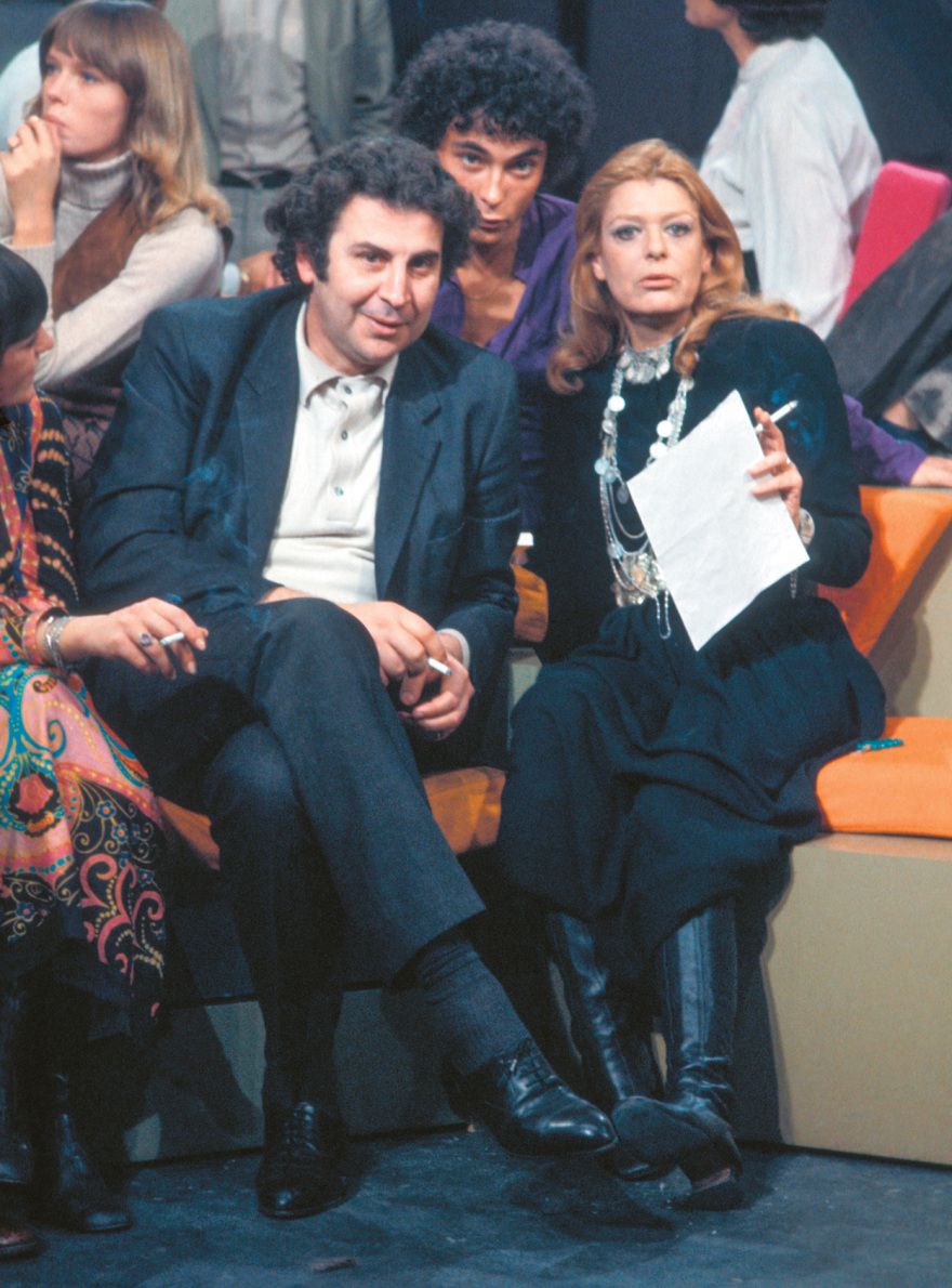 Μίκης Θεοδωράκης: Ο μαέστρος που μάγευε στις γειτονιές τα πλήθη 