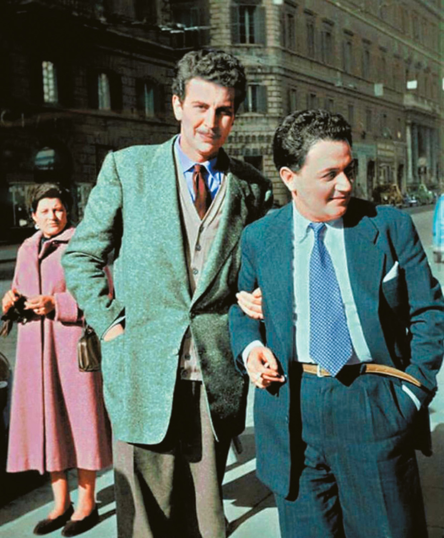 Μίκης Θεοδωράκης: Ο μαέστρος που μάγευε στις γειτονιές τα πλήθη 