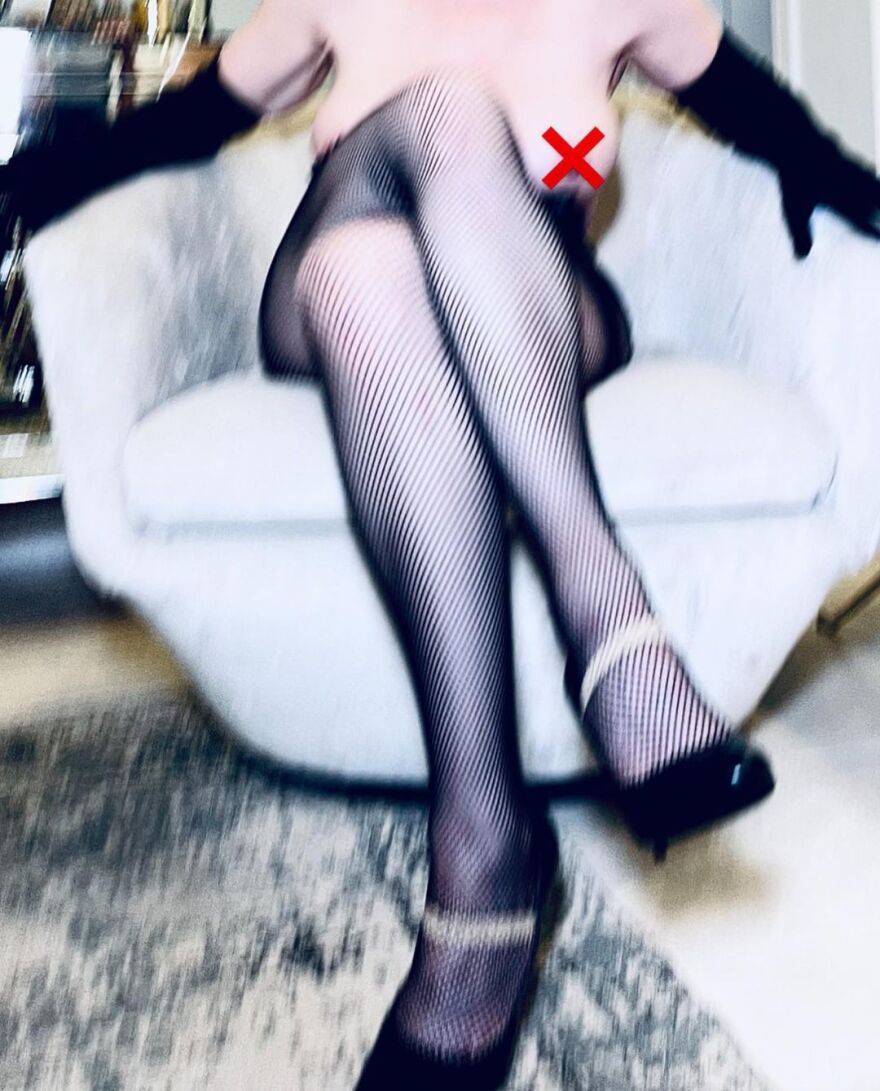 Μαντόνα: Η 63χρονη «βασίλισσα της ποπ» ποζάρει τόπλες - Δείτε φωτογραφίες