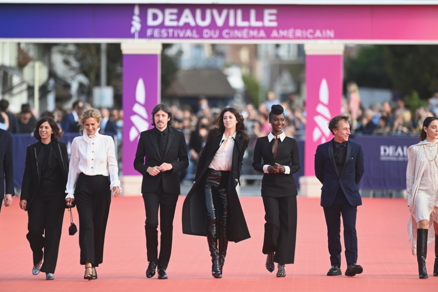 Φεστιβάλ Βενετίας: Χρυσός Λέοντας για ταινία με θέμα τις αμβλώσεις - Η βραβευμένη Πενέλοπε Κρουθ και ο Πέδρο Αλμοδόβαρ