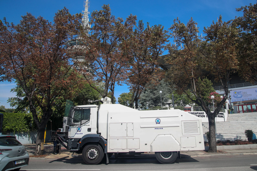 Θεσσαλονίκη: Επεισόδια στην πορεία των αντιεμβολιαστών - Έπεσαν μολότοφ και χημικά 