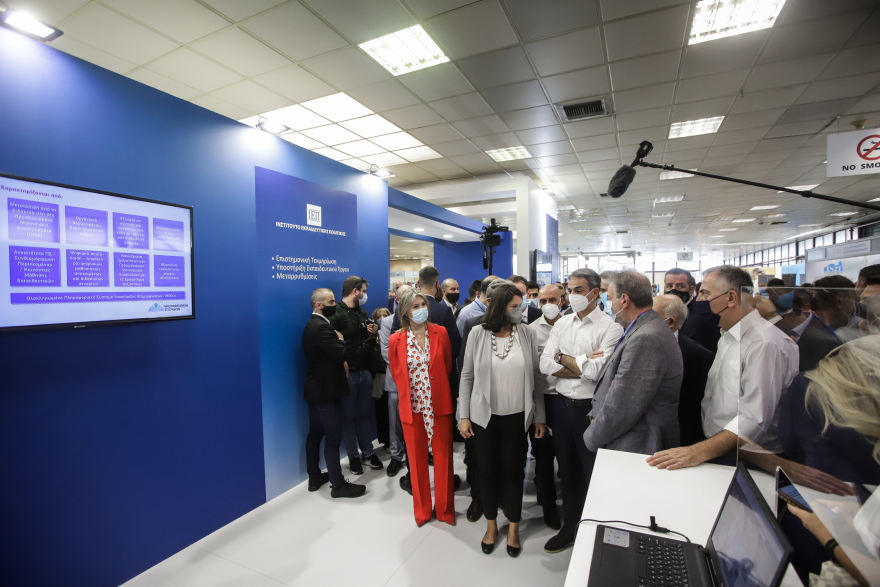 Ο Μητσοτάκης στη ΔΕΘ: Επισκέπτεται τα περίπτερα, προανήγγειλε «ανάπτυξη για όλους»