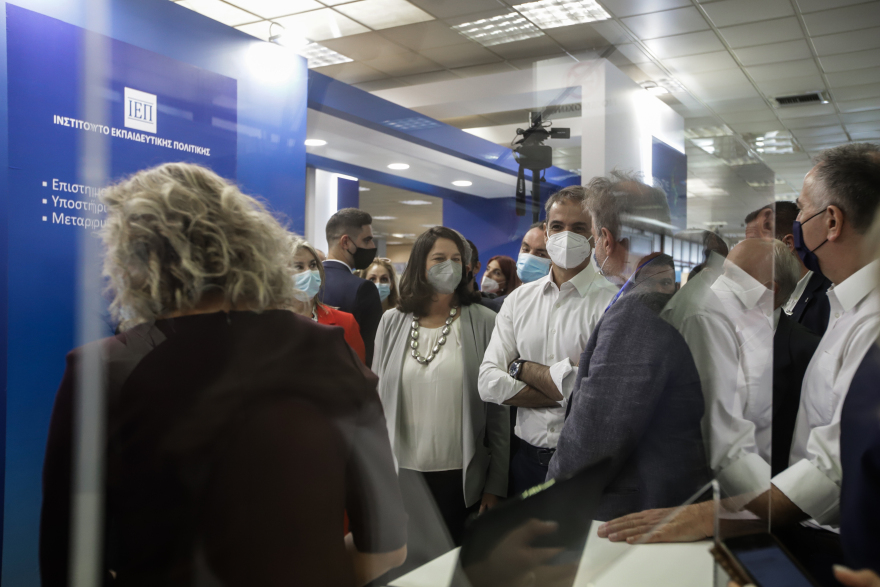 Ο Μητσοτάκης στη ΔΕΘ: Επισκέπτεται τα περίπτερα, προανήγγειλε «ανάπτυξη για όλους»