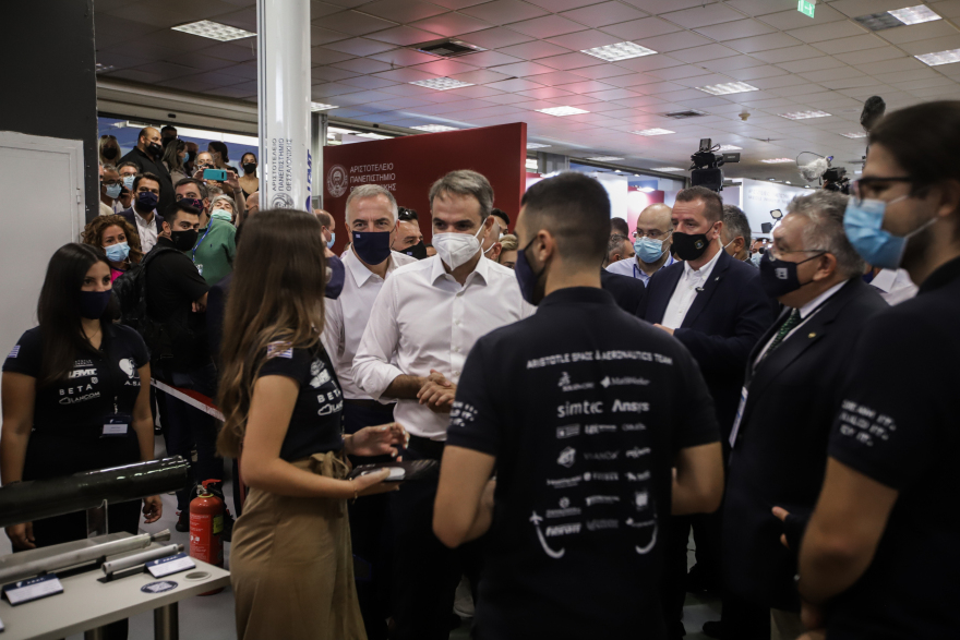 Ο Μητσοτάκης στη ΔΕΘ: Επισκέπτεται τα περίπτερα, προανήγγειλε «ανάπτυξη για όλους»