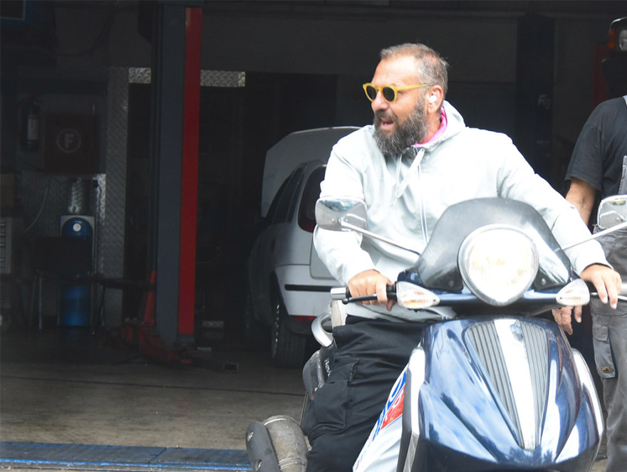 Γιώργος Ανατολάκης: Από τα γήπεδα και τη Βουλή, κούριερ στη Θηβών