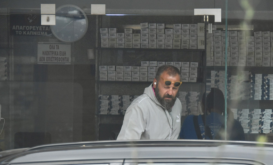 Γιώργος Ανατολάκης: Από τα γήπεδα και τη Βουλή, κούριερ στη Θηβών