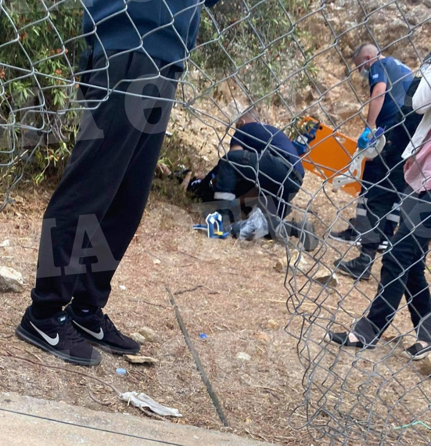 Θρίλερ στην Πετρούπολη: 15χρονη έπεσε στον γκρεμό από ύψος 14 μέτρων - Δείτε φωτό από το σημείο ατυχήματος