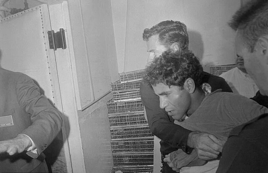 Θεωρίες συνωμοσίας: Ο δολοφόνος του Ρόμπερτ Κένεντι αποφυλακίζεται - Η ενοχή του αμφισβητείται 53 χρόνια μετά