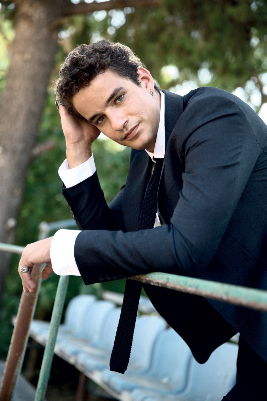 Λίαμ Άιρλαντ: Ο νέος γόης της ελληνικής TV - Ποιος είναι ο άνθρωπος πίσω από τον ρόλο στη «Γη της Ελιάς»