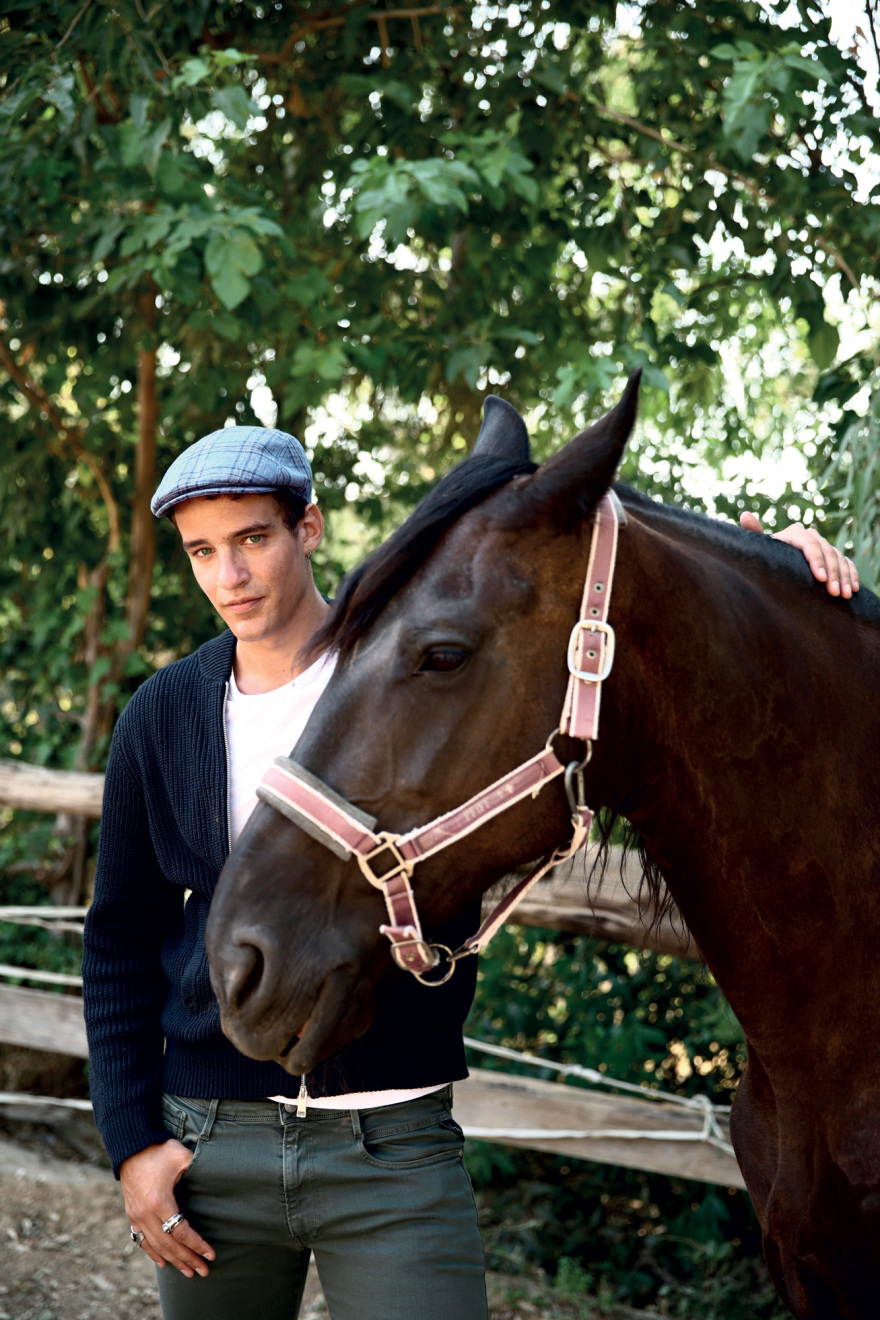 Λίαμ Άιρλαντ: Ο νέος γόης της ελληνικής TV - Ποιος είναι ο άνθρωπος πίσω από τον ρόλο στη «Γη της Ελιάς»