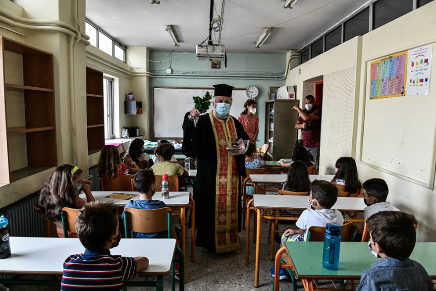 Σχολεία: «Πρώτο κουδούνι» με μάσκες, αντισηπτικά, πιστοποιητικά εμβολιασμού και self test