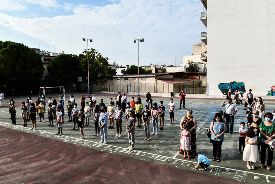 Σχολεία: «Πρώτο κουδούνι» με μάσκες, αντισηπτικά, πιστοποιητικά εμβολιασμού και self test